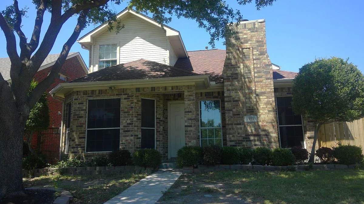 3 bed, 2.5 bath, 1421 sqft, $2,080 — Photo 1