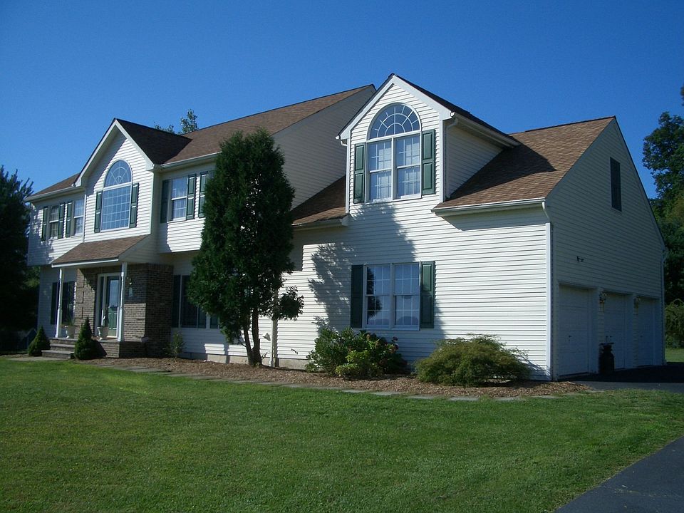 12 Hidden Hills Rd - Front