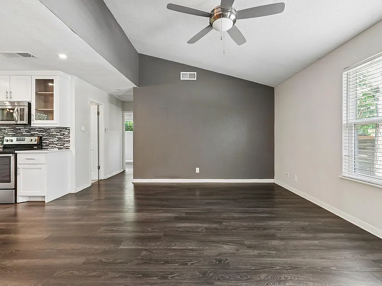 4523 Avenue H #B — Photo 7