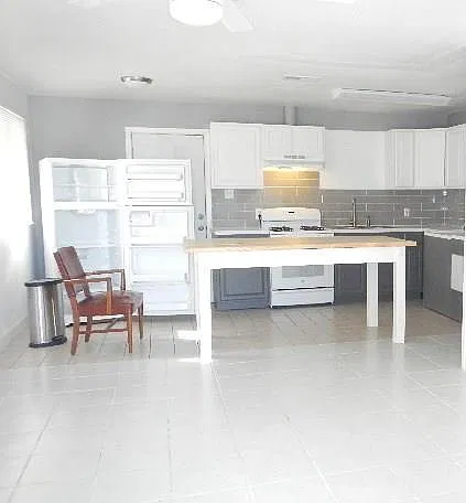 3 bed, 1.0 bath, 1200 sqft, $1,300 — Photo 4