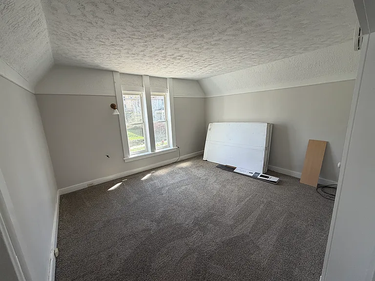 37 Laurel St #2 — Photo 4