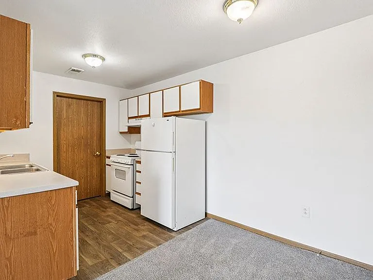 Wyndam Place Senior Residence - Lawrence — Photo 2