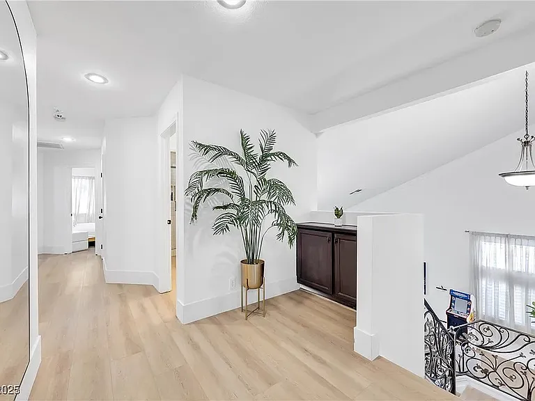 2728 Monrovia Dr — Photo 25