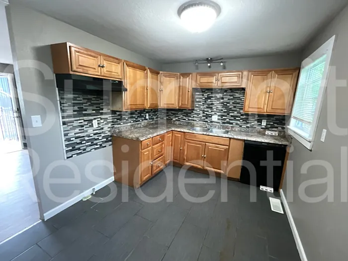 8608 Crystal Ave — Photo 7