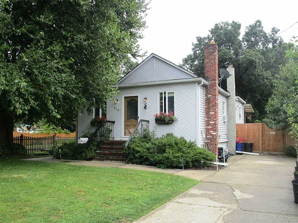 1st image of 828 Nicolls Rd