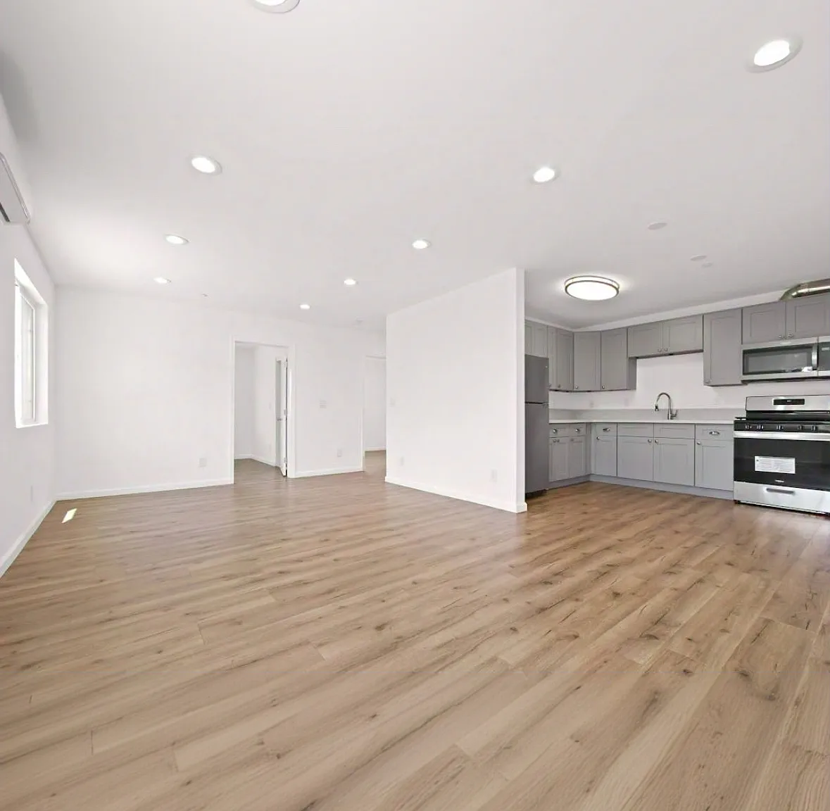 5 bed, 1588 sqft, $4,595 — Photo 2