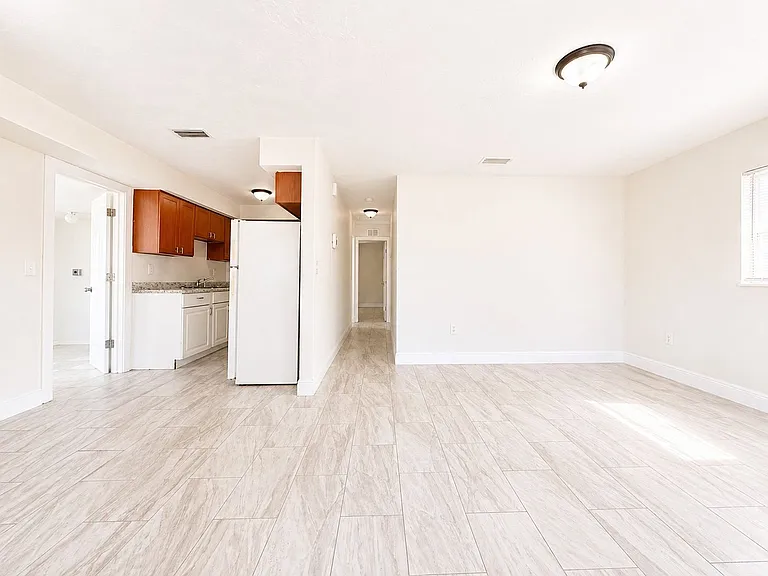 3425 South St — Photo 2