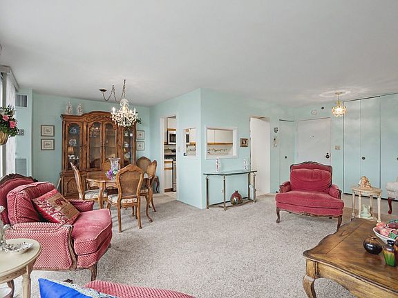 4th image of 1800 7th St Unit 5D