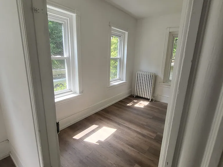 859 N 1st St — Photo 23