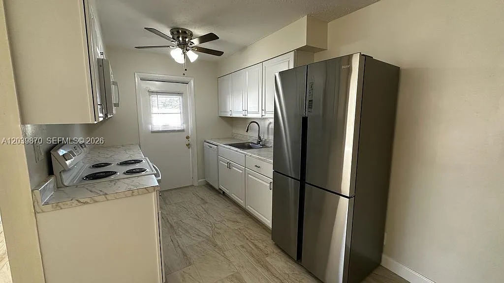 Elmvale Condo — Photo 1