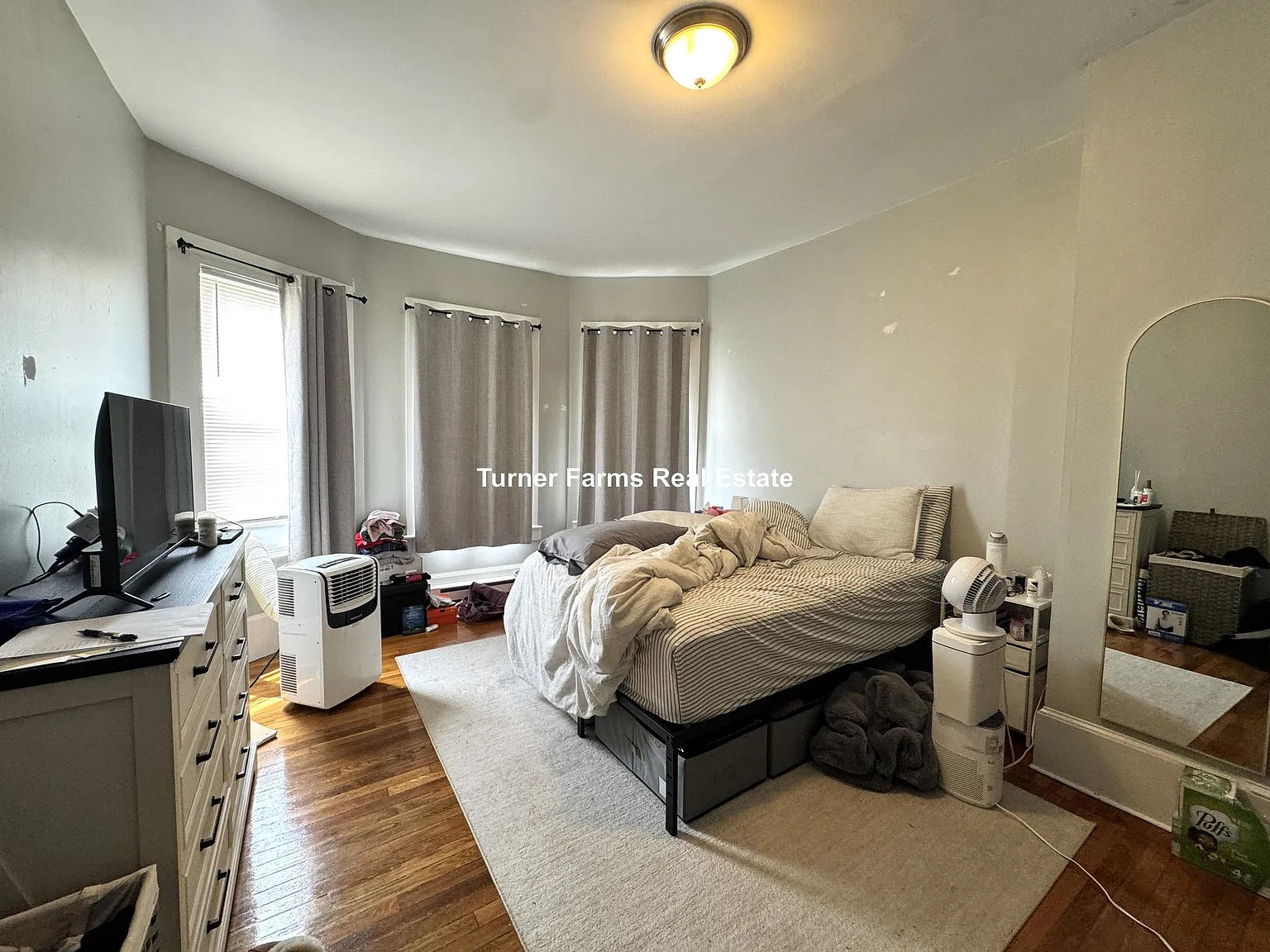 4 bed, 9999 sqft, $3,400 — Photo 2