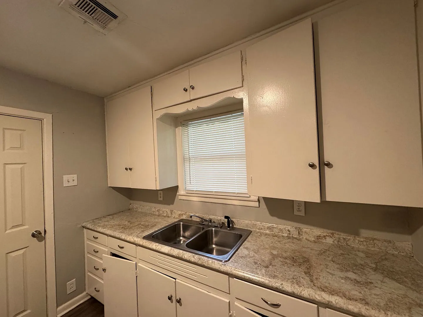 South Waco 3 Bedroom — Photo 4