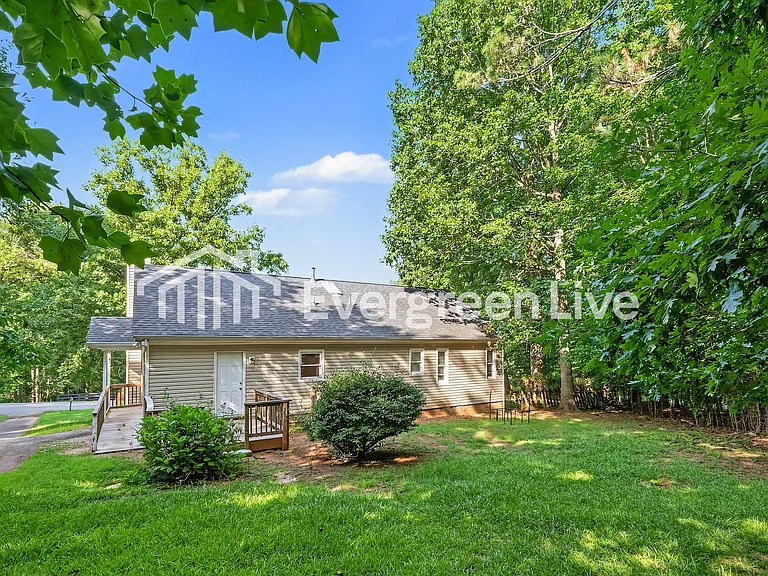 4490 Sewell Rd — Photo 10