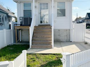 23 Shore Rd, Lindenhurst, NY 11757