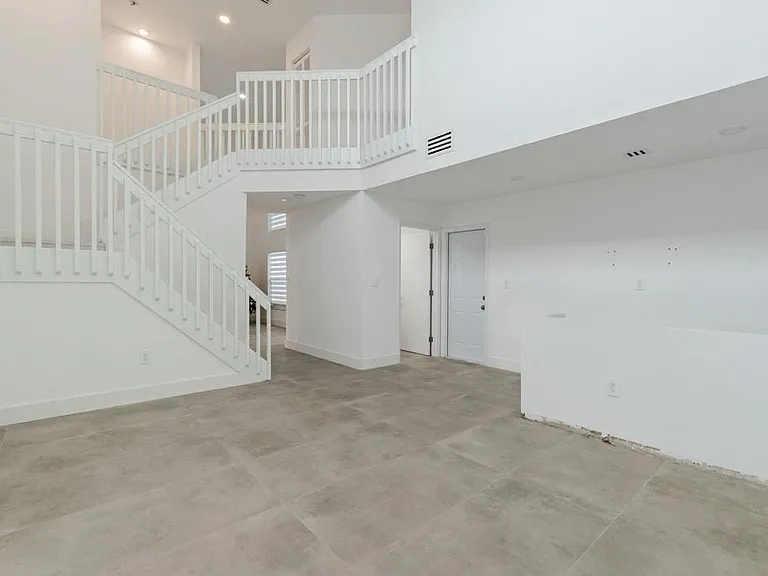 20541 SW 2nd St — Photo 4