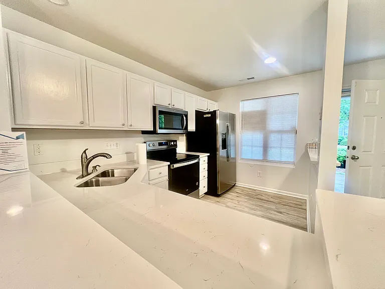 7720 Averette Field Dr — Photo 4
