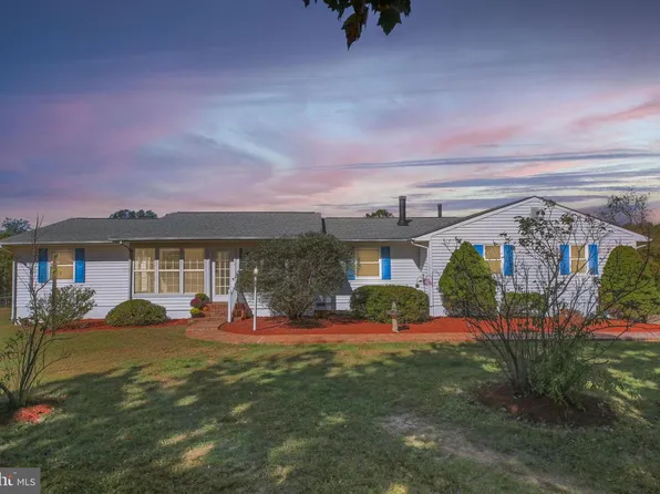 13206 Golden Dr, Sumerduck, VA 22742