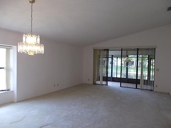 4th image of 4879 Boxwood Cir
