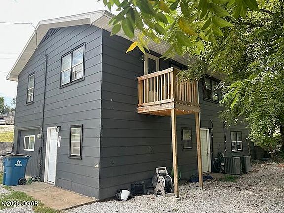 5th image of 106 W South St