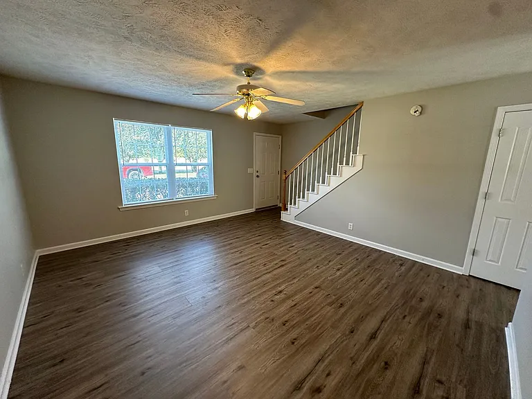 2442 Willowbrook Dr — Photo 3