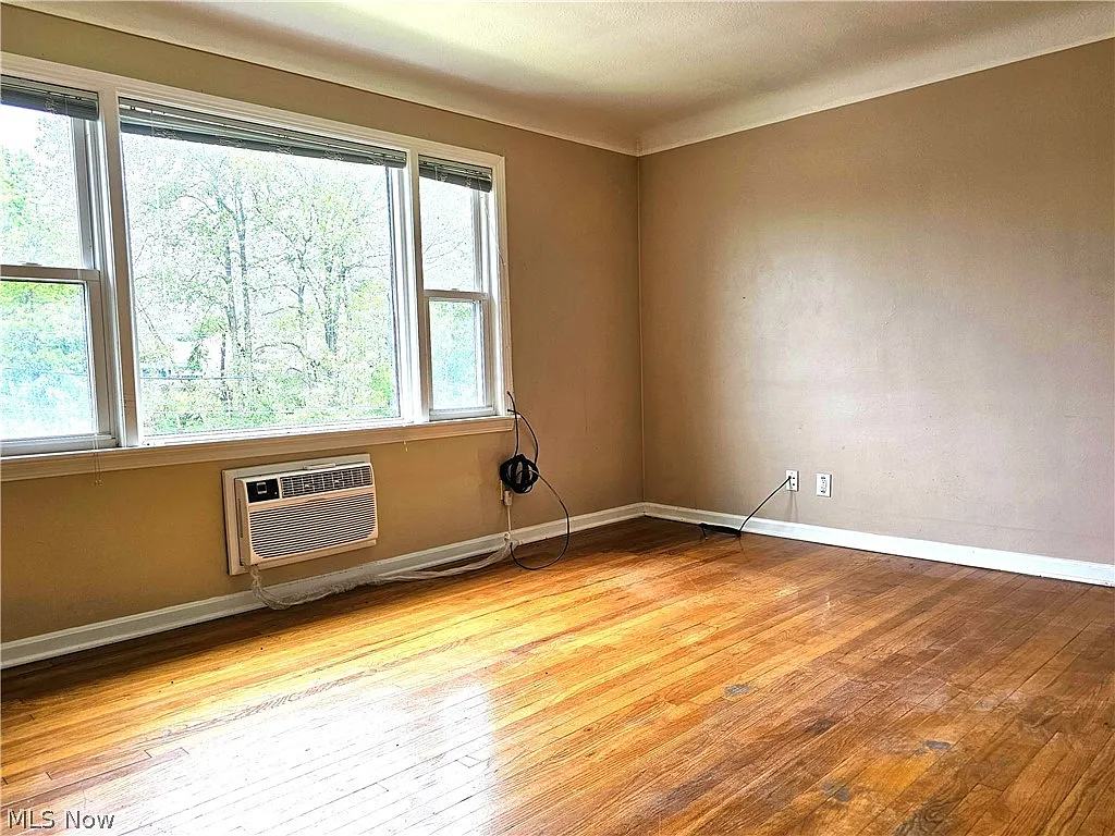 2 bed, 1.0 bath, $1,100 — Photo 3