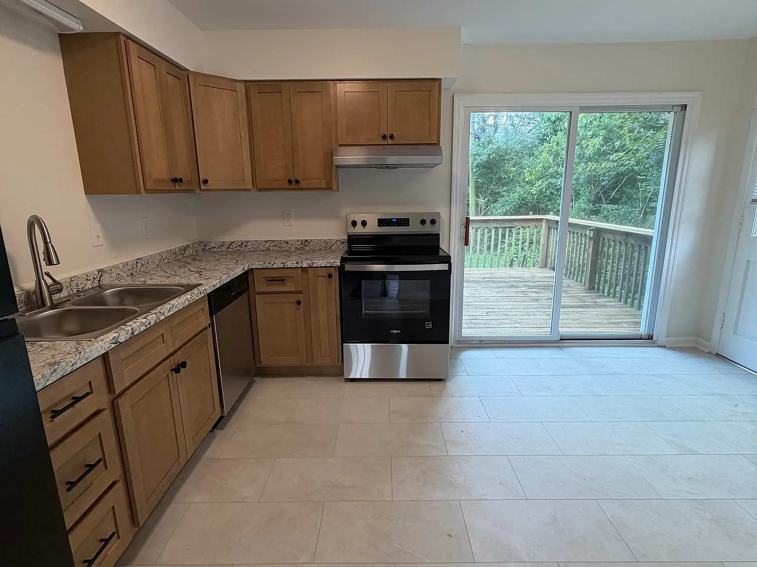 3 bed, 1000 sqft, $1,825 — Photo 3