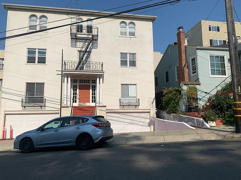 573 Wesley Ave #4 — Photo 4