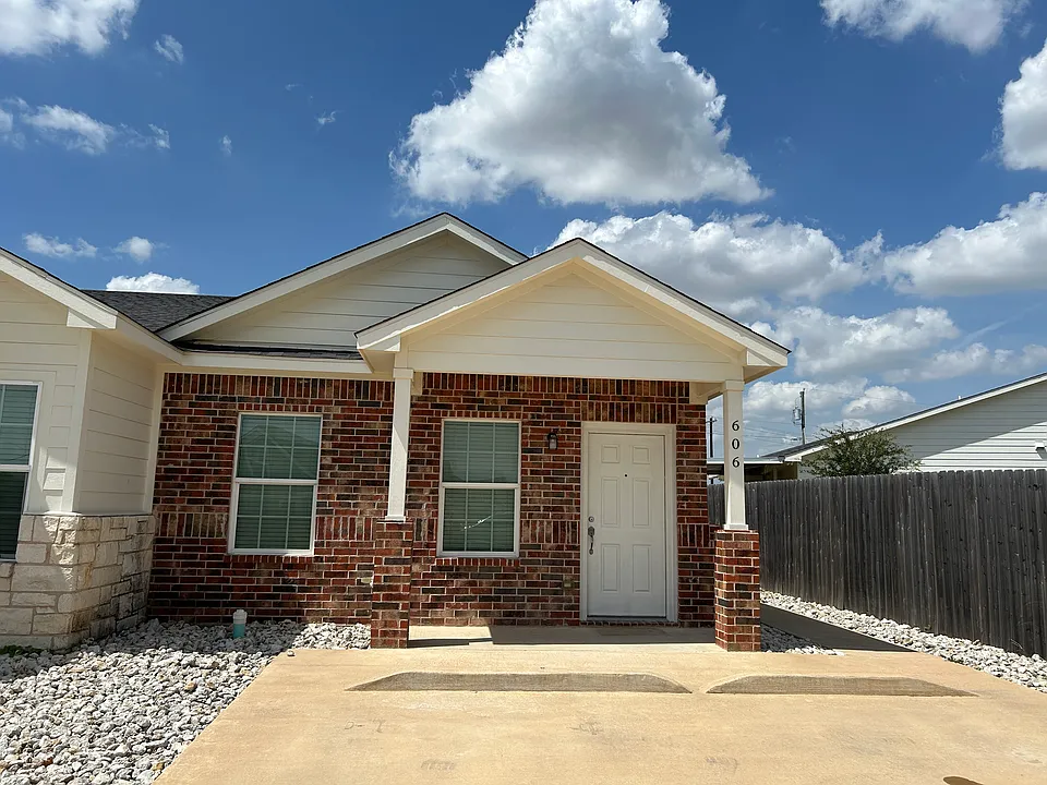 606 Alamo Dr