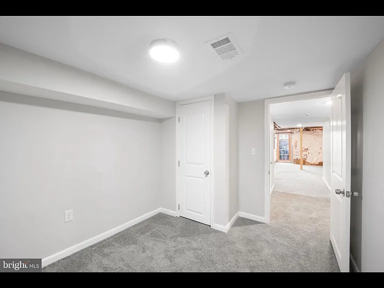 2402 Presbury St — Photo 3
