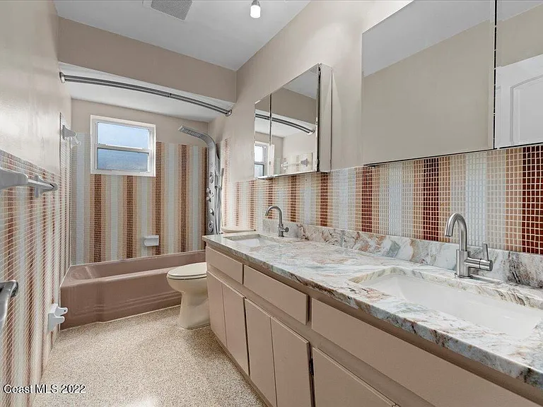 215 Marion St — Photo 13