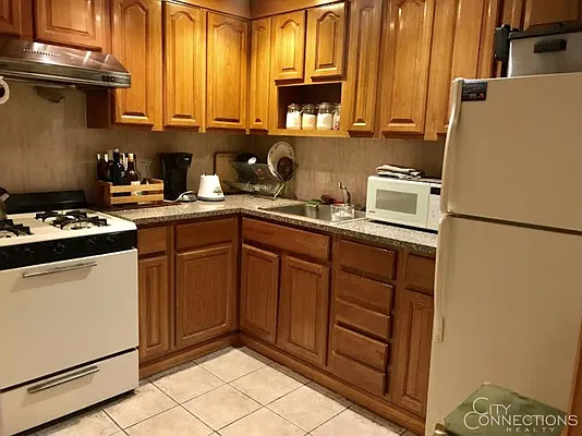 Rented by City Connections Realty | media 17