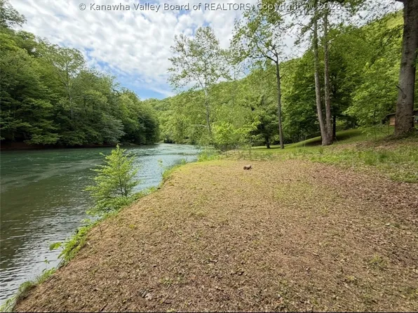 7296 Elk River Rd, Procious, WV 25164