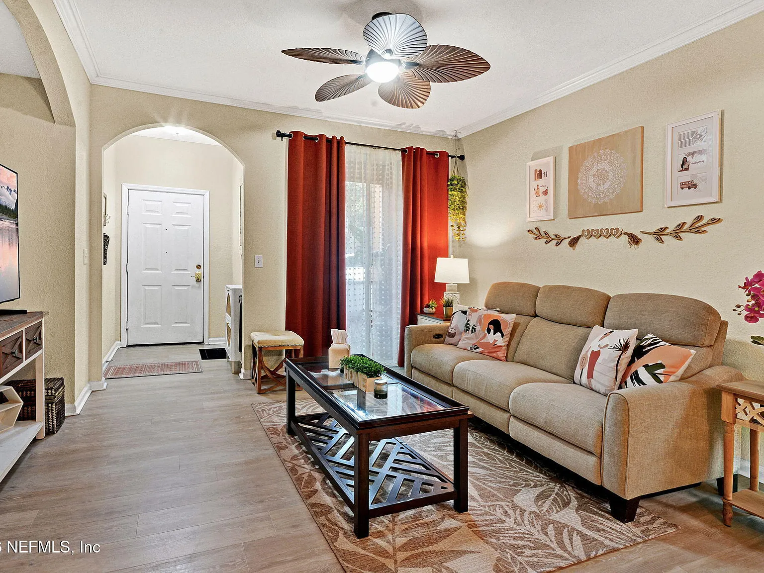 3 bed, 2.0 bath, 1326 sqft, $2,000 — Photo 3