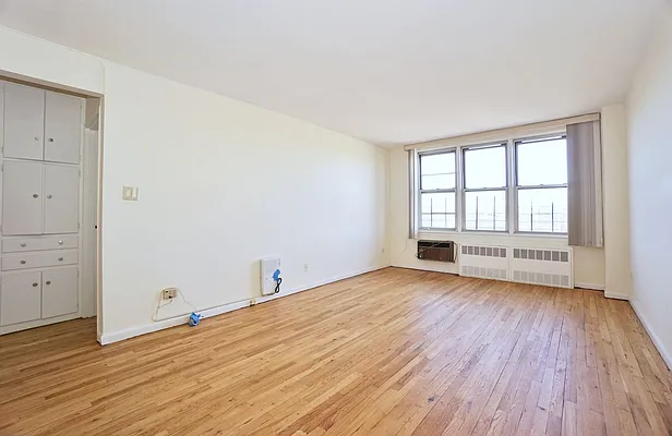 Sold by Remax Edge | media 12