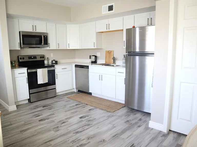 437 E Kelso St — Photo 5