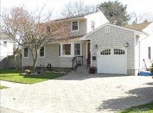 326 6th St, East Northport, NY 11731