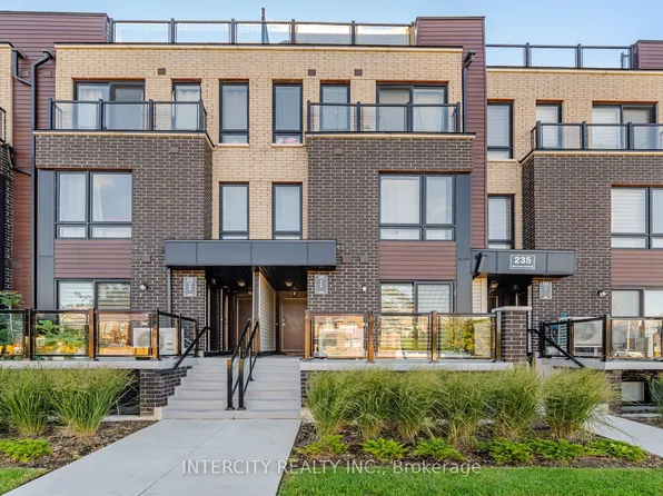 235 McLevin Ave #4, Toronto, ON M1B 5K1