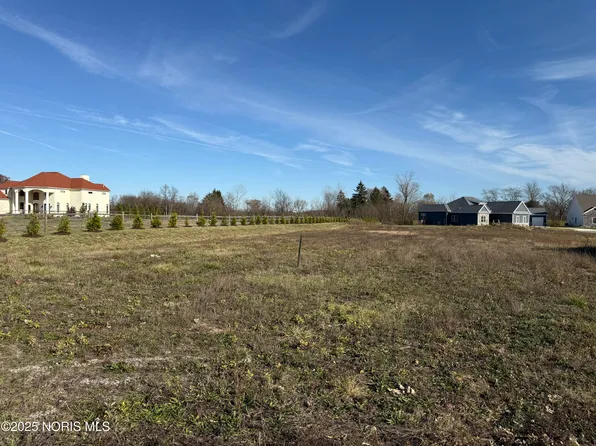 5525 Waterville Monclova Rd, Monclova, OH 43542