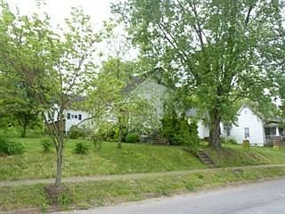 2nd image of 414 E Woodland Ave