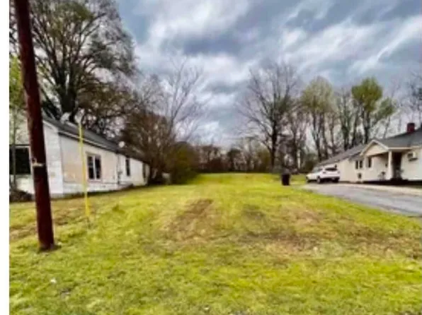 1018 W Wheeler St, Dyersburg, TN 38024