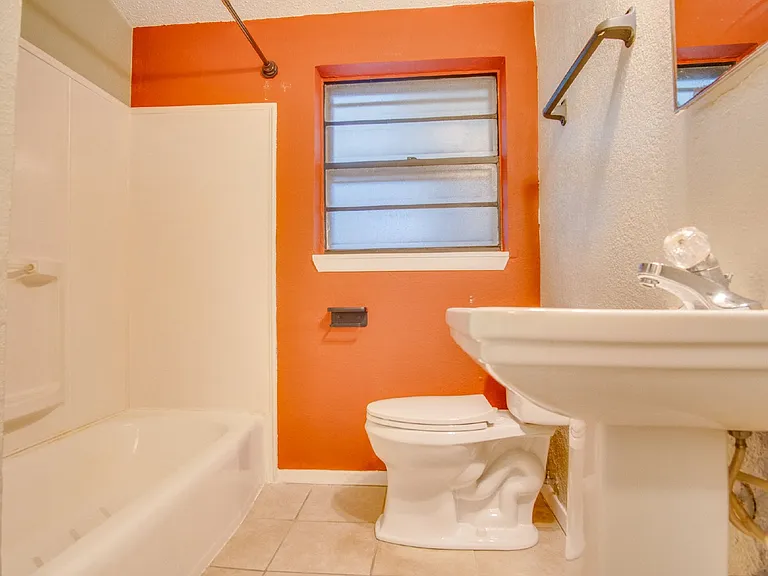 3411 W Yonge St — Photo 20