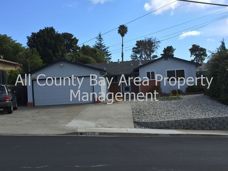 1st image of 2458 Shamrock Dr