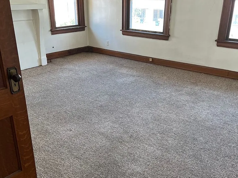 352 S Jackson St — Photo 11