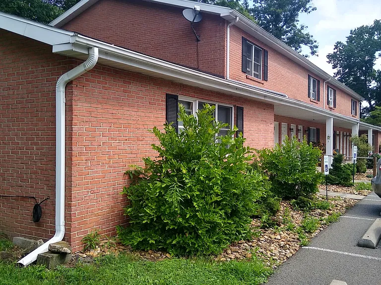 Tanglewood Apartments — Photo 45