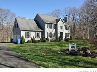 240 Tom Swamp Rd, Hamden, CT 06518