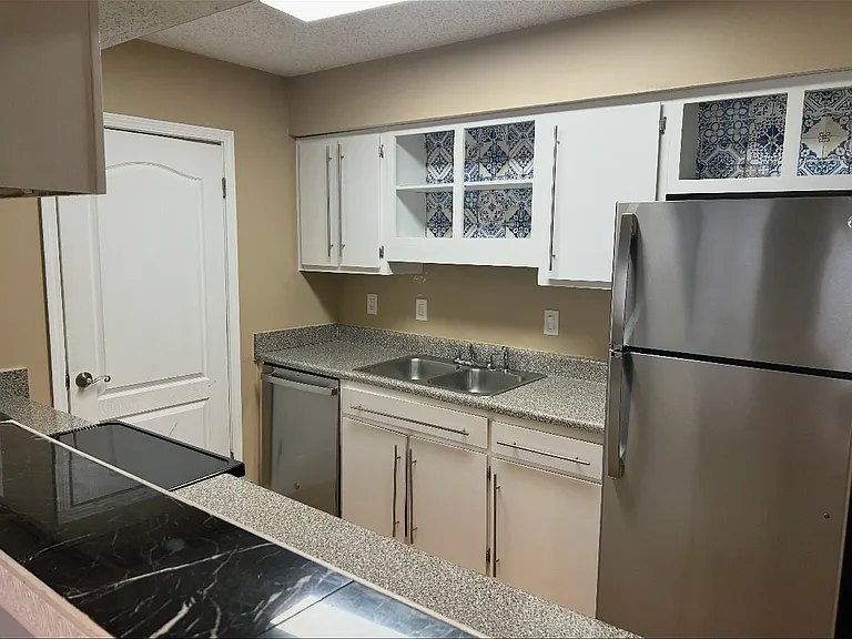 1602 Wingate Way — Photo 6