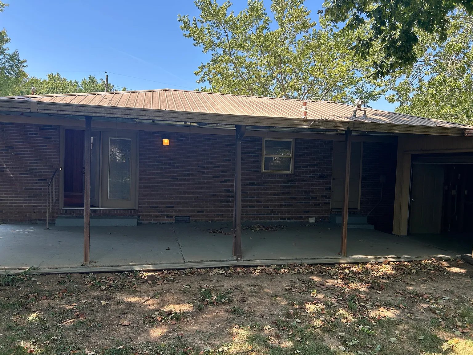 3 bed, 1.5 bath, 1316 sqft, $1,400 — Photo 2
