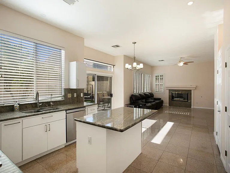 2120 Waterbury Ln — Photo 11