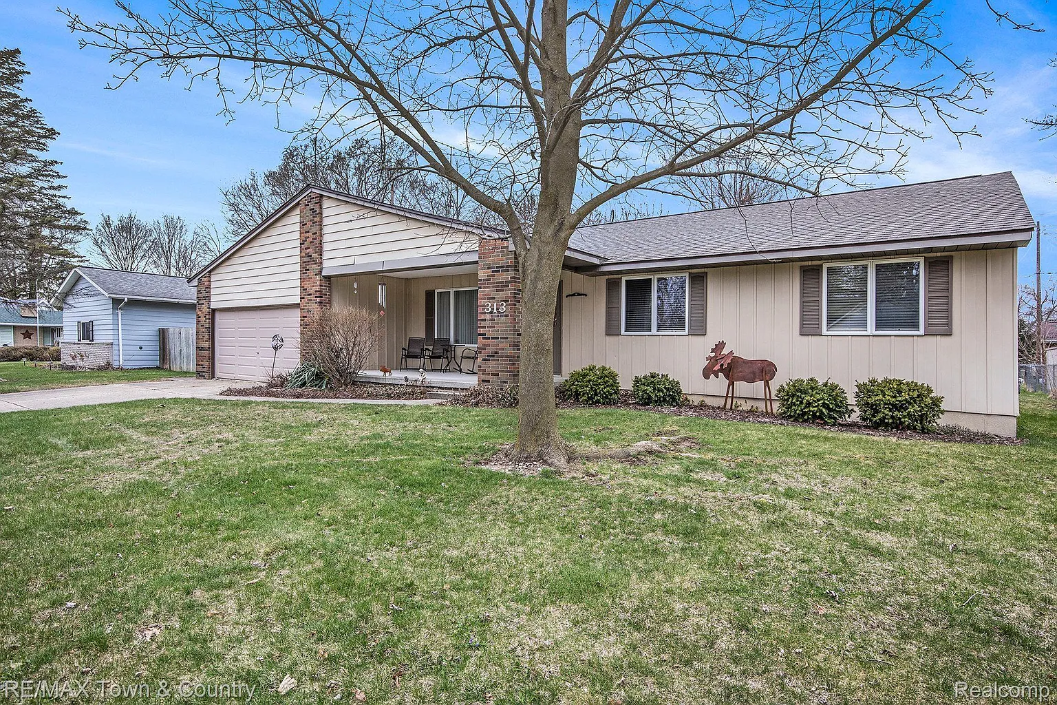 313 Cedarwood Dr photo 1