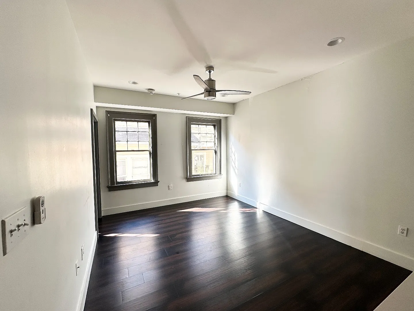 Modern 1-Bed Near Tulane/City Park with In-Unit Laundry & Off-Street Parking — Photo 2